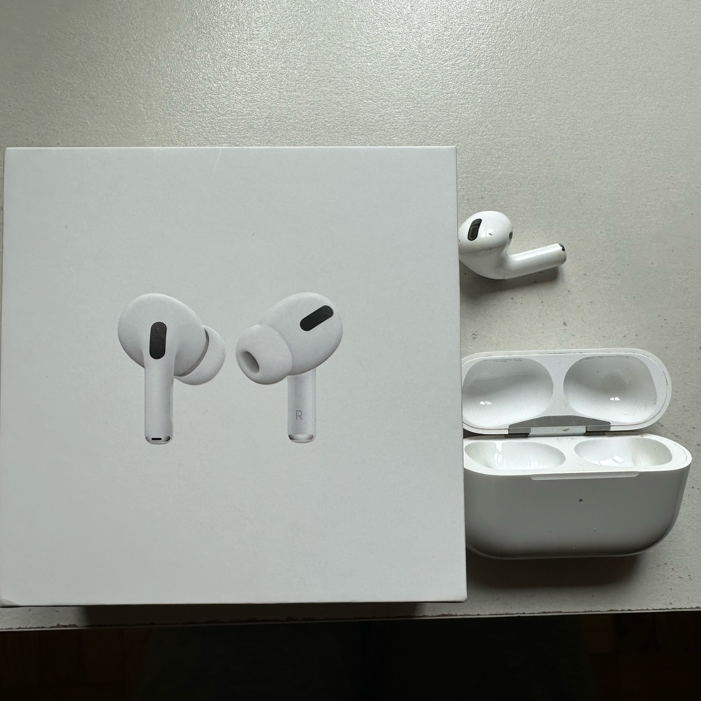 AirPods Pro - case and one ear bud only
